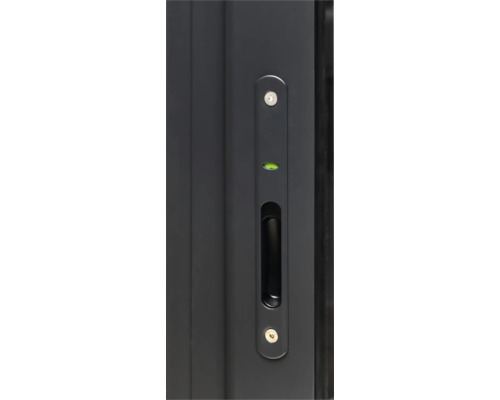 Detaljvy av en skjutdörr med handtag och integrerat vattenpass