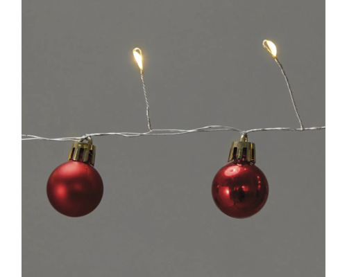 Ljusslinga med röda dekorationskulor