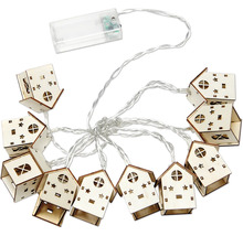 Ljusgirlang med batteridrivna trähus