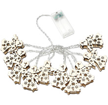 Ljusslinga med trädekorationer i form av änglar och julgranar