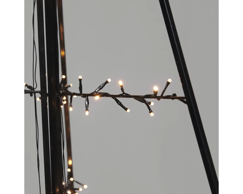 Detaljbild av en ljusslinga på en metallram