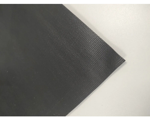 Svart gummimatta med noppstruktur