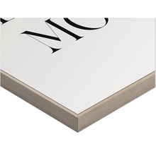 Närbild av en inramad bild med dekorativ skrift