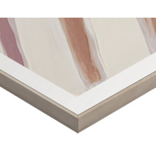 Närbild av en inramad bild med abstrakta färgaccenter