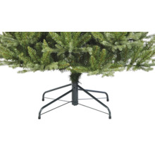 Närbild av en konstgjord julgran med metallfot