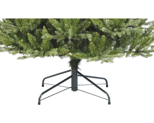 Närbild av en konstgjord julgran med metallfot