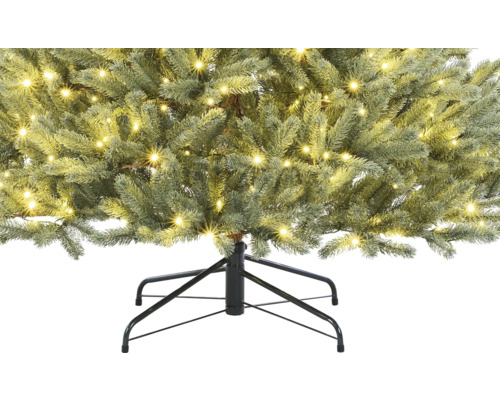 Konstgjord julgran med belysning och metallfot