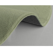 Detaljvy av en matta med lugg och halkfri undersida.