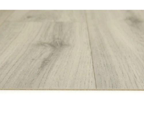 Närbild av ett vinylgolv med träutseende