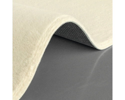 Detaljvy av en matta med lugg och vävd baksida