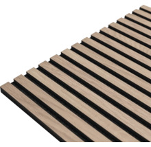 Träpanel med ribbstruktur
