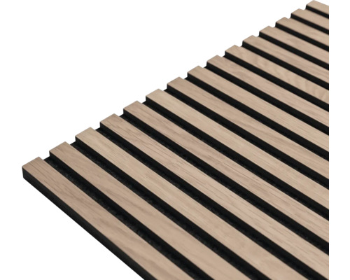 Träpanel med ribbstruktur