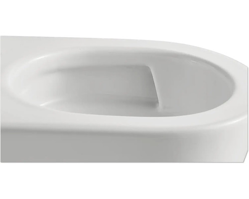 Detaljvy av en vit vägghängd toalett