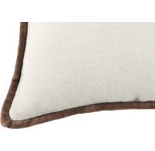 Prydnadskudde med brun kant