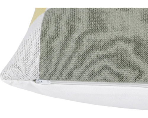 Kudde med stickat mönster och dragkedja