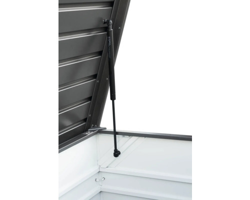 Detaljvy av en öppen förvaringslåda med gasfjäder