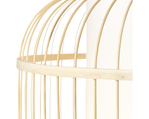 Detaljvy av en ljus bambulampa