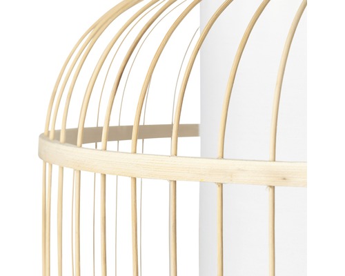 Detaljvy av en hänglampa i bambu