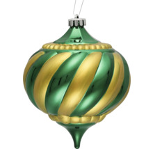 Julgranskula i grönt och guld