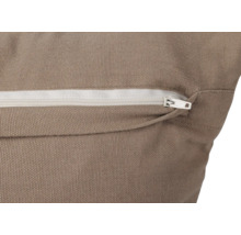 Närbild av en kudde med dragkedja