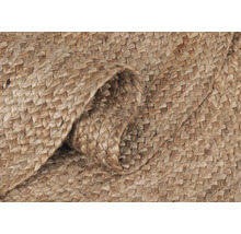 Detaljvy av en flätad matta gjord av naturfiber