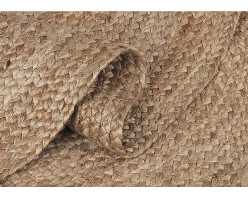 Detaljvy av en flätad matta gjord av naturfiber