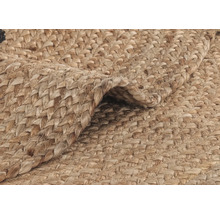 Detaljvy av en flätad matta av naturfiber