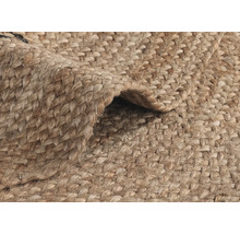 Närbild av en flätad matta av naturfiber