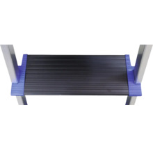 Stege på en stege med aluminiumram och halkfri yta