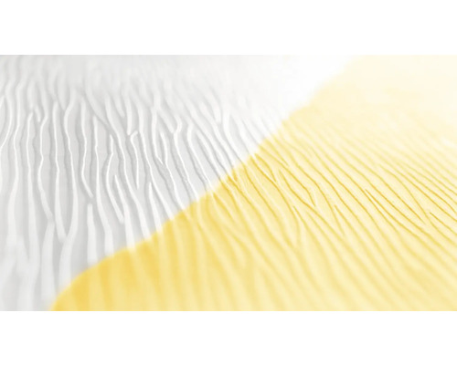 Närbild av en tapetyta med linjär struktur