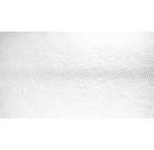 Närbild av ett ljust textilmaterial med fin vävstruktur