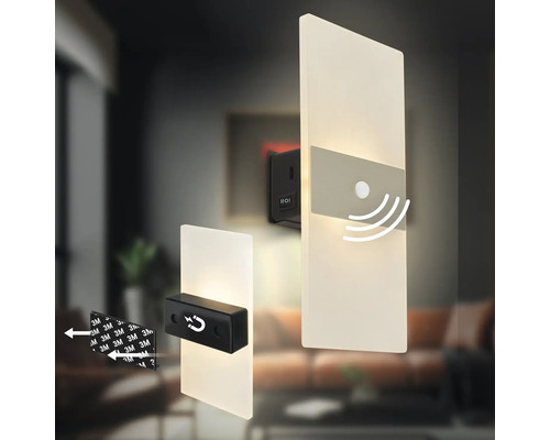 Två vägglampor med rörelsesensor och magnetisk fastsättning i ett vardagsrum.