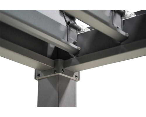 Detaljvy av en metallpergolakonstruktion med hörnanslutningar