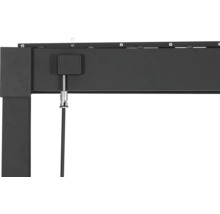 Detaljvy av en pergola med dragmekanism för styrning av solskydd.