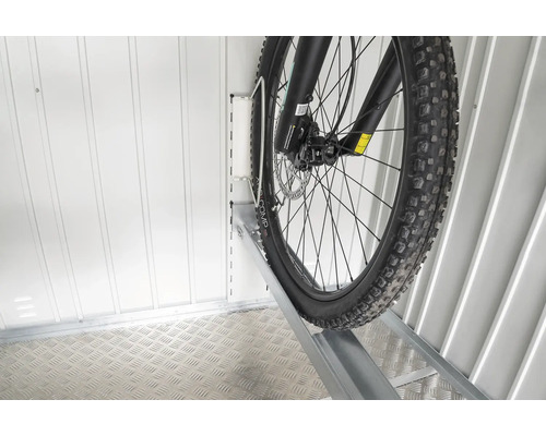 Cykel i cykelställ i cykelrummet