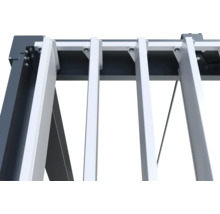 Detaljvy av en lamellpergola med justerbara lameller