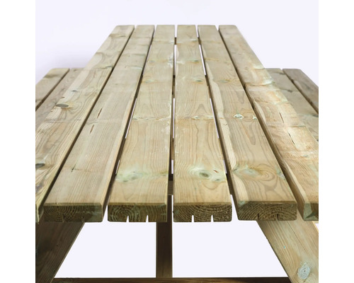 Detaljvy av en bordsskiva för picknickbord i trä