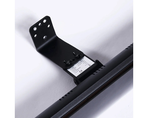 Närbild av en infraröd terrassvärmare med monteringsfäste