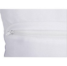 Detaljvy av ett vitt örngott med dragkedja