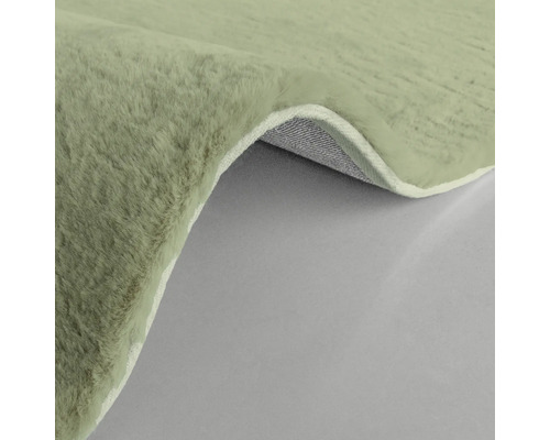 Detaljvy av en ljusgrön matta med lugg