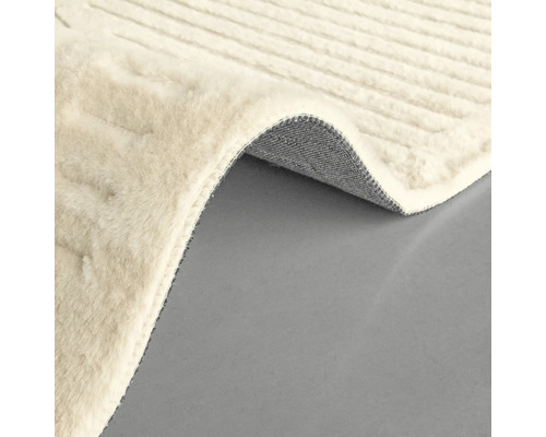 Beige matta med ribbad textur och vikt kant