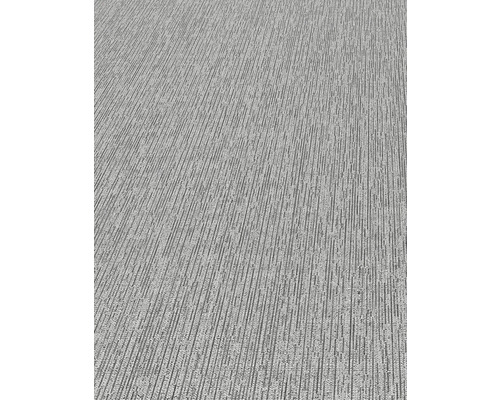 Närbild av ett grått heltäckningsmatta med randigt mönster