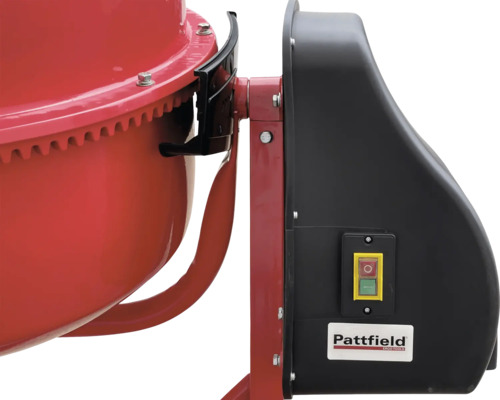 Närbild av en betongblandare av märket Pattfield