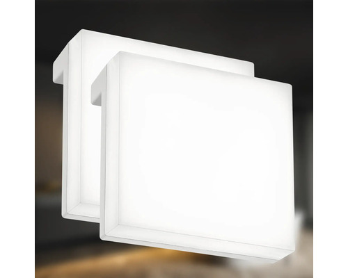 Två fyrkantiga vägglampor för inomhusbruk