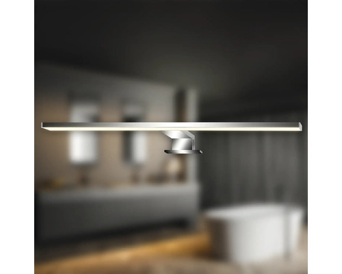 Badrum med modern LED-spegelspotlight