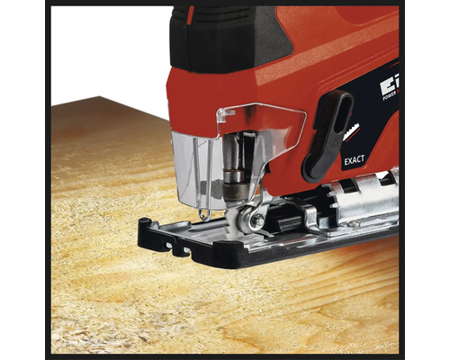 Einhell sticksåg vid sågning av trä