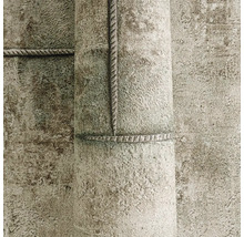 Närbild av en rulle tapet med betongstruktur