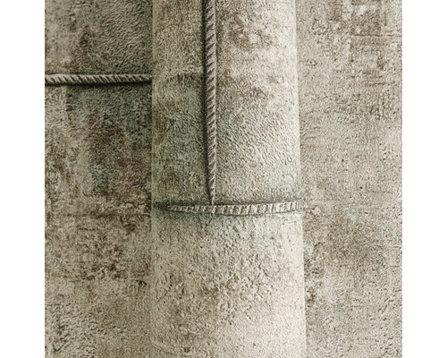 Närbild av en rulle tapet med betongstruktur