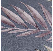 Närbild av en tapet med bladmönster