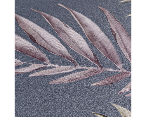 Närbild av en tapet med bladmönster